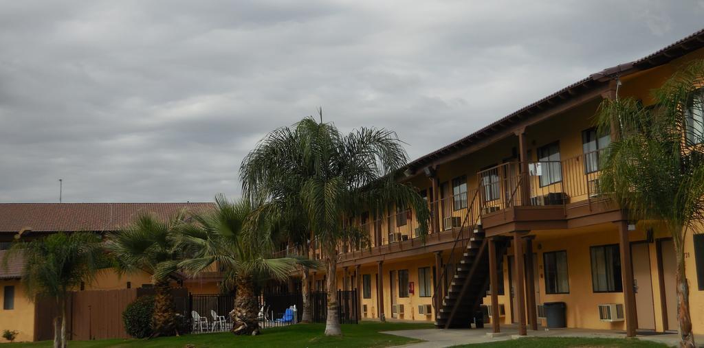 Best Economy Inn & Suites Bakersfield Exterior photo